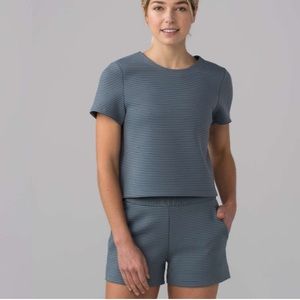 Lululemon Shaped Short-sleeve Top Size 4 in Sterling Stripes GUC